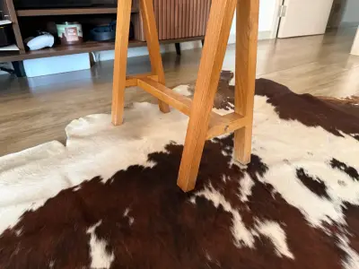 Mesa de centro de vidrio con patas de madera - miniatura 2