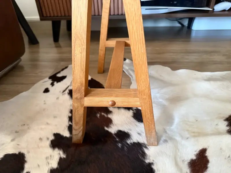 Mesa de centro de vidrio con patas de madera - 3