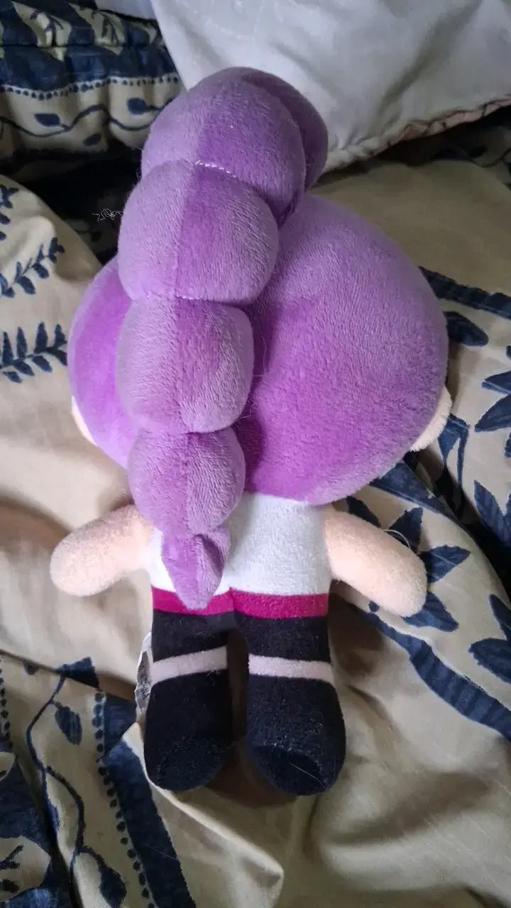 Peluche de personaje con cabello morado - 2