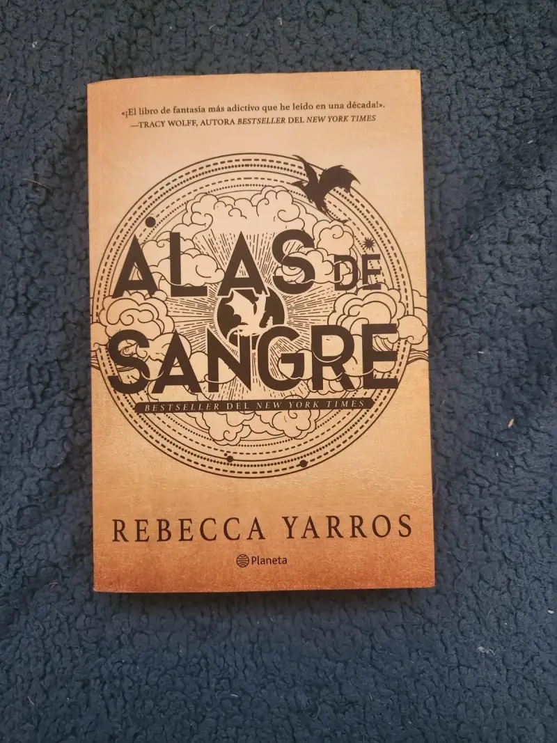 Libro 'Alas de Sangre' de Rebecca Yarros