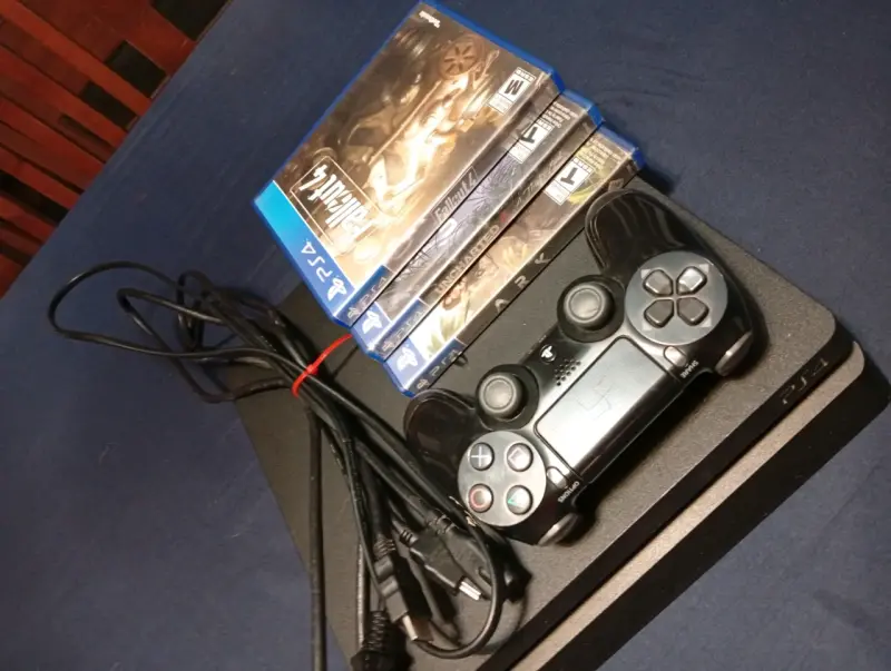 Consola PS4 con control y juegos incluidos - 1