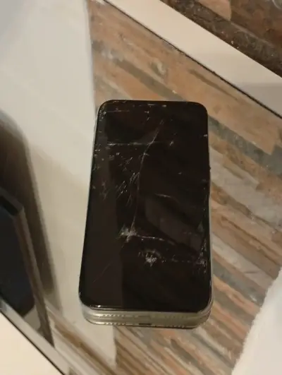 iPhone 11 blanco para repuestos o reparación - miniatura 3