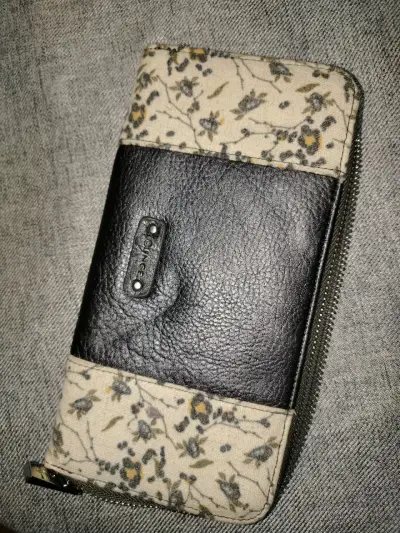 Billetera de cuero y tela con diseño floral - miniatura 4