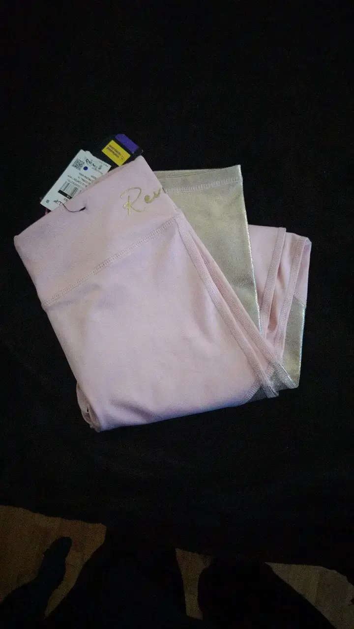 Leggings deportivos rosados con detalles metálicos - 3