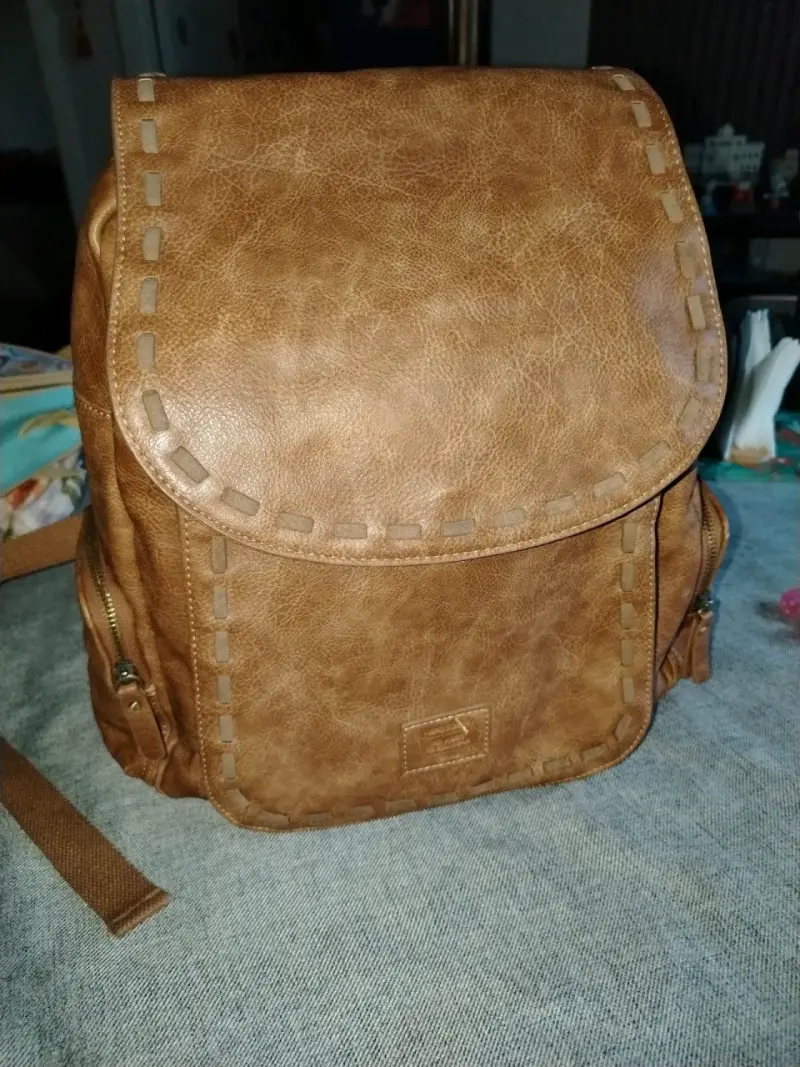 Mochila de cuero marrón con múltiples compartiment - 2
