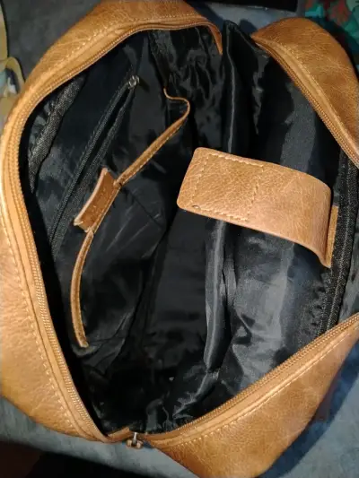 Mochila de cuero marrón con múltiples compartiment - miniatura 6