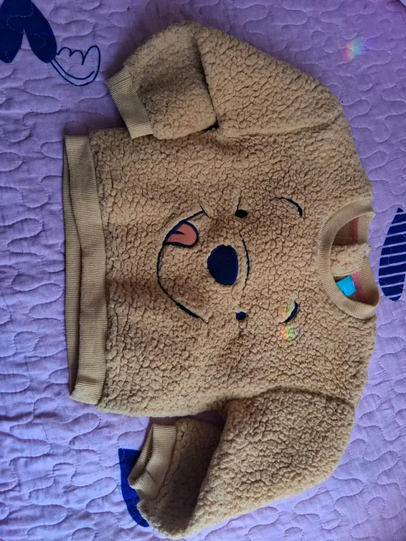 Polerón de peluche infantil con diseño de oso