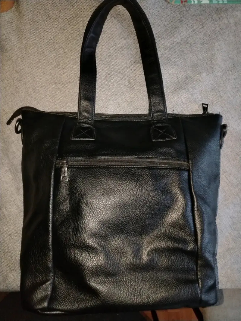 Bolso de cuero negro con múltiples compartimentos - 1