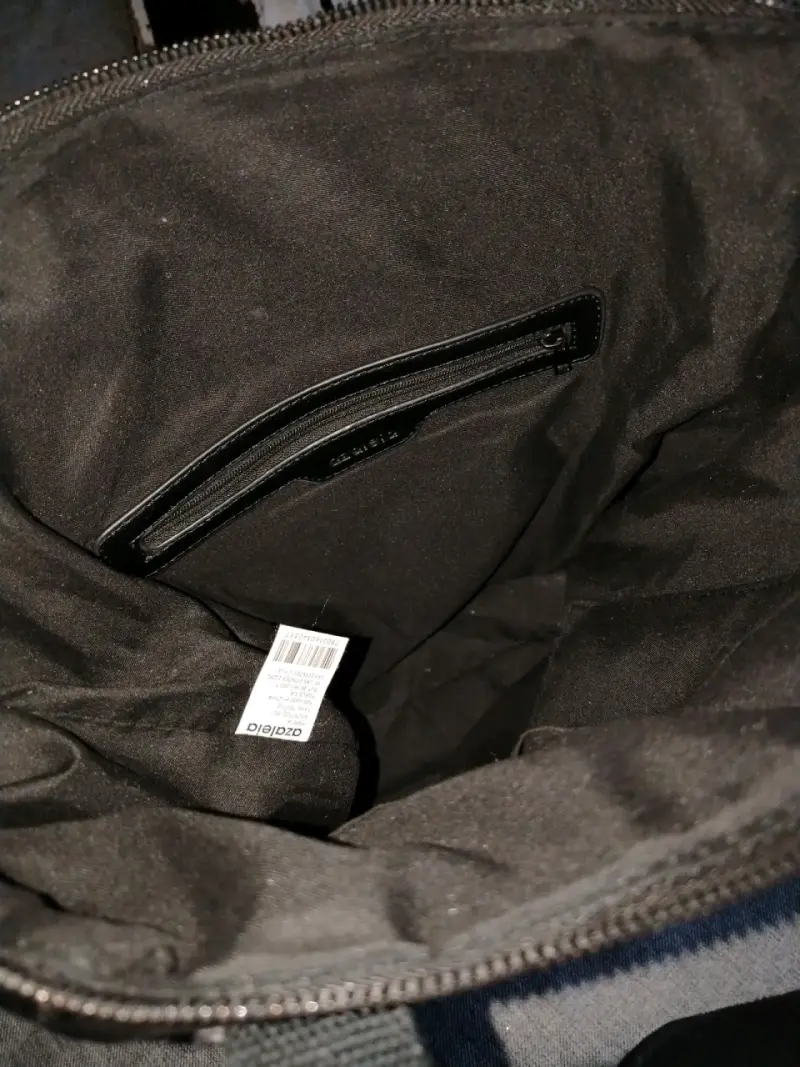 Bolso de cuero negro con múltiples compartimentos - 3