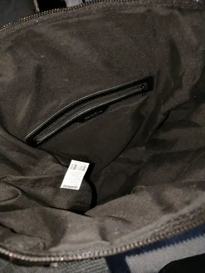 Bolso de cuero negro con múltiples compartimentos - miniatura 3