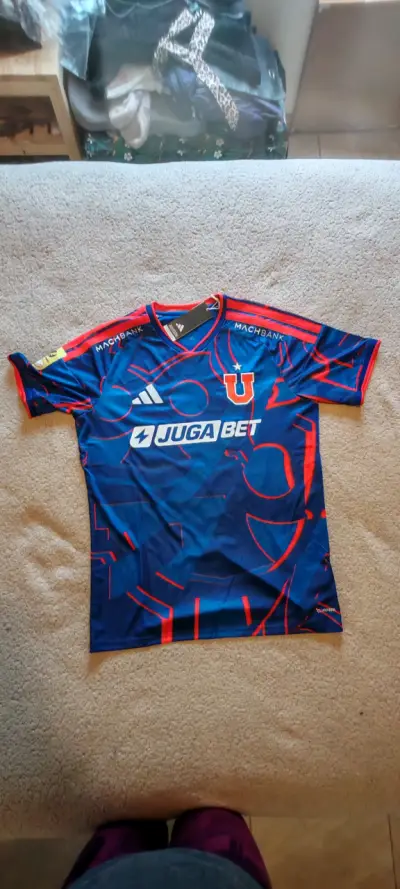 Autografiada por Ch.Aránguiz/La U/Adidas 2023 - miniatura 1