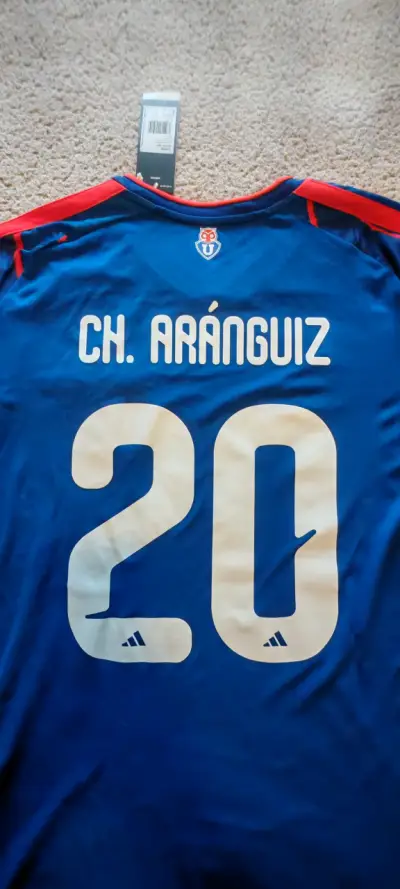 Autografiada por Ch.Aránguiz/La U/Adidas 2023 - miniatura 3