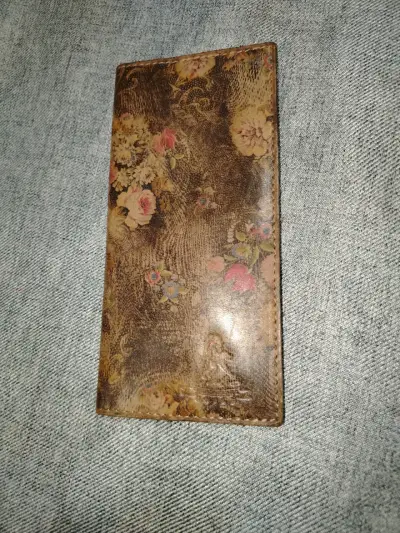 Chequera vintage de cuero con diseño floral - miniatura 1