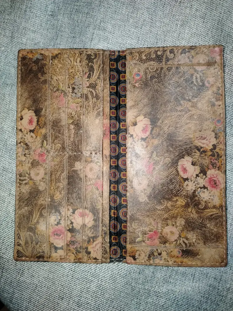 Chequera vintage de cuero con diseño floral - 2