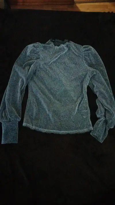 Blusa de mujer gris con brillo - miniatura 1