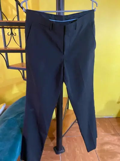 Traje formal negro para hombre talla aprox 40 - miniatura 1