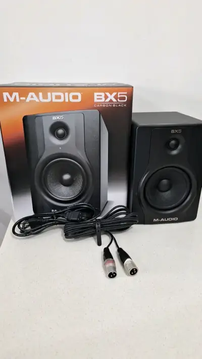 Parlantes M-Audio BX5 Carbon Black con cables - miniatura 1