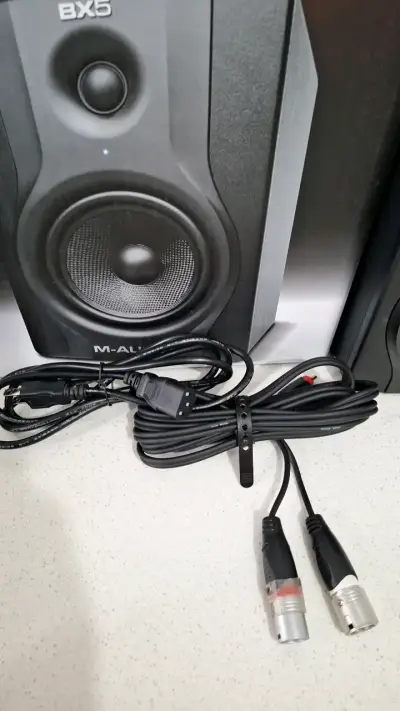 Parlantes M-Audio BX5 Carbon Black con cables - miniatura 4