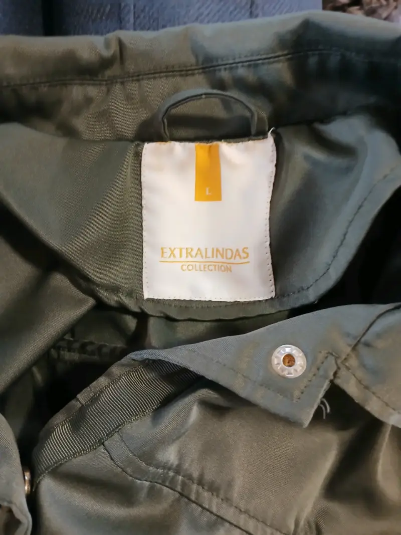 Chaqueta verde militar con cinturón Extralindas - 2