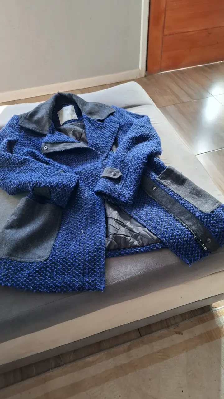 Abrigo de lana azul con detalles grises - 2