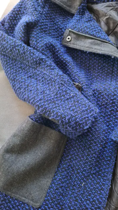 Abrigo de lana azul con detalles grises - miniatura 5