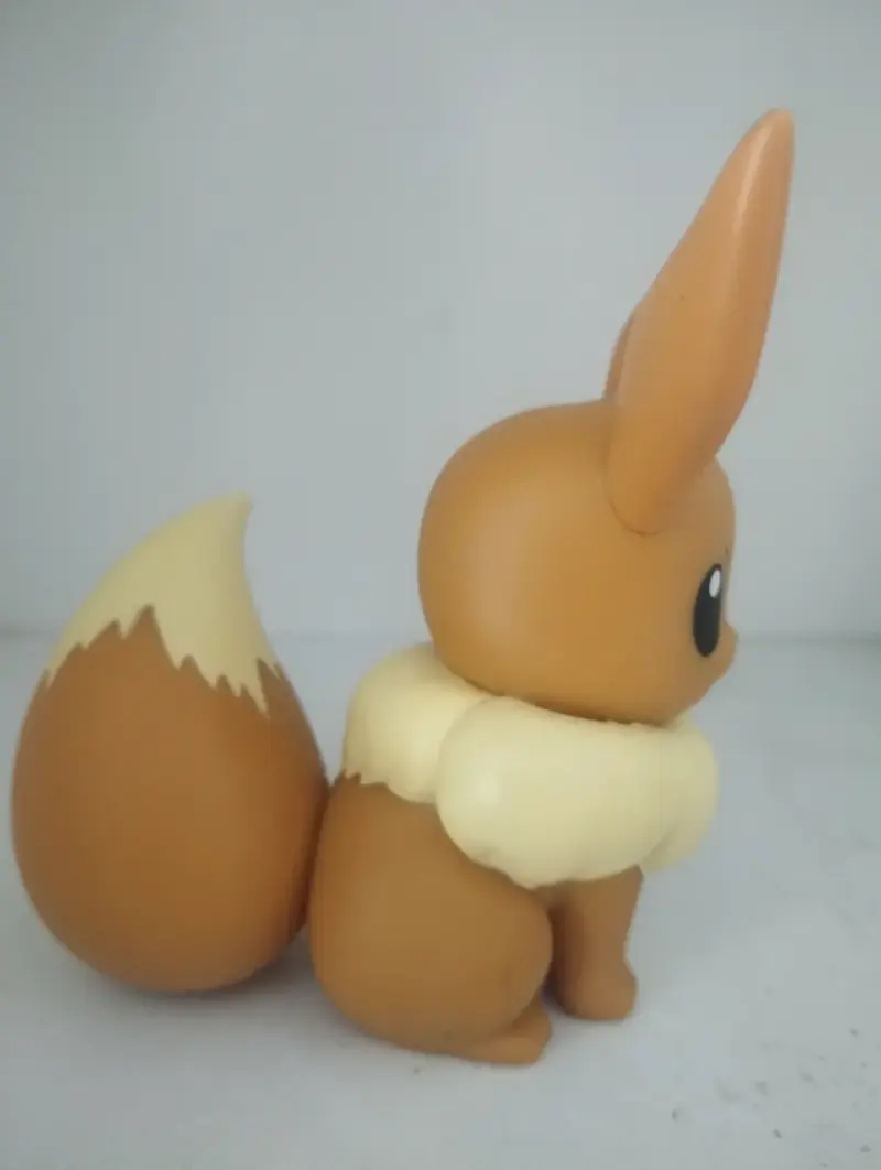 Figura de eevee de pokémon, de la marca "Jazwares" - 2