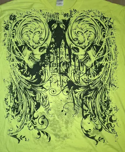 Polera amarilla neon con diseño de calaveras y2k - miniatura 2
