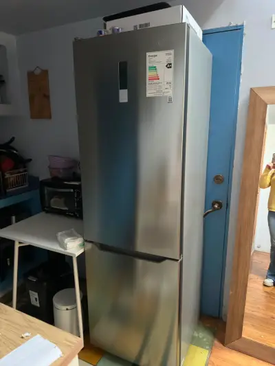 Refrigerador Midea Inoxidable con Congelador Inferior - miniatura 1