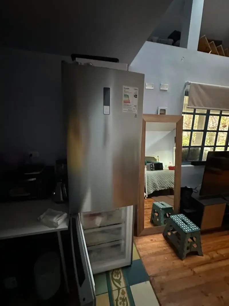 Refrigerador Midea Inoxidable con Congelador Inferior - 2