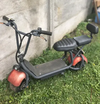 Scooter eléctrico con asiento doble - miniatura 1
