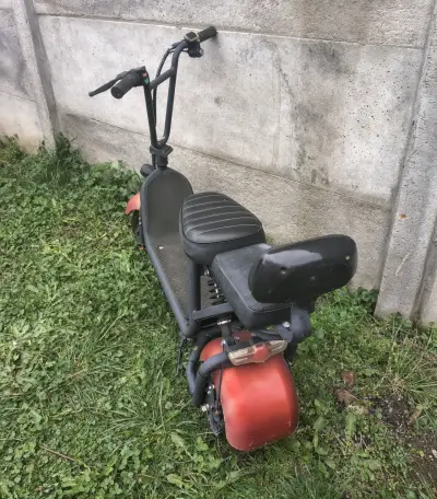 Scooter eléctrico con asiento doble - miniatura 2