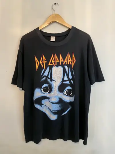 Polera negra Def Leppard 92  con diseño gráfico - miniatura 1