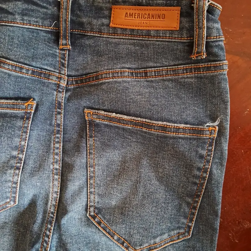 Jeans azul desgastados para mujer Americanino - 2