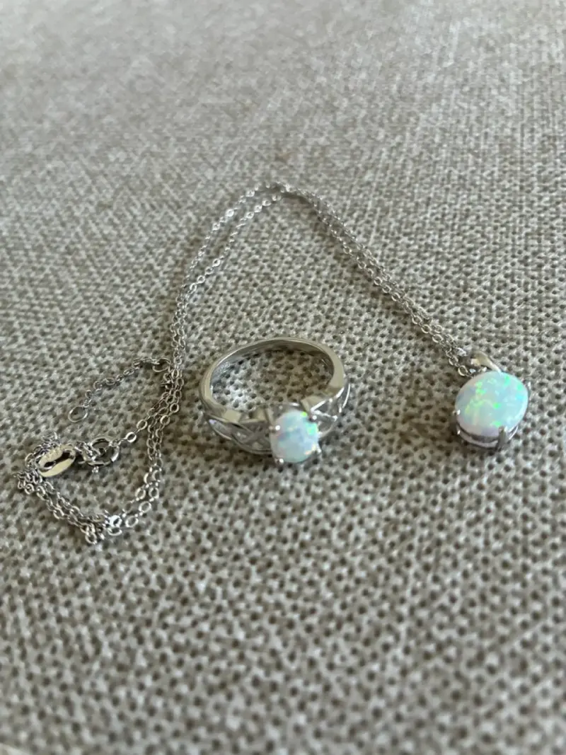 Conjunto de joyería con opalina blanco - 1