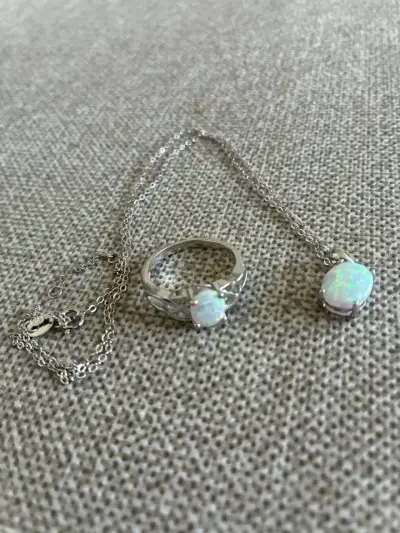 Conjunto de joyería con opalina blanco - miniatura 1