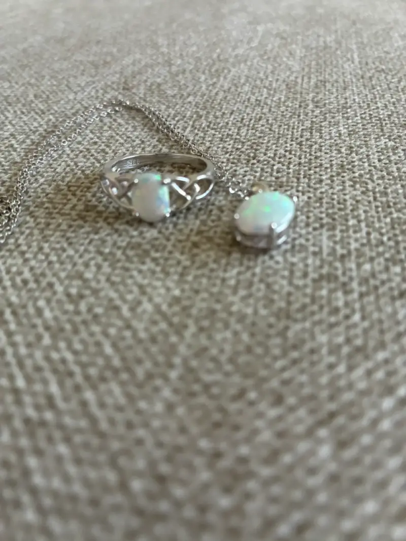 Conjunto de joyería con opalina blanco - 2