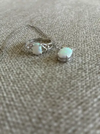 Conjunto de joyería con opalina blanco - miniatura 2