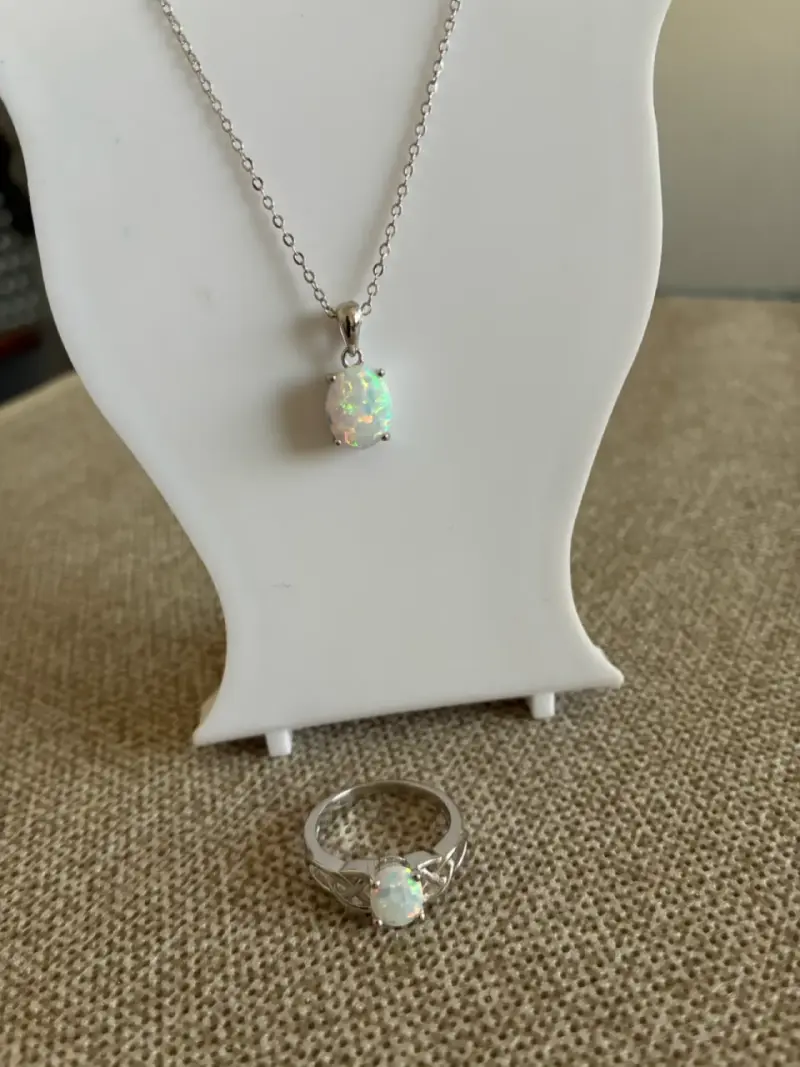Conjunto de joyería con opalina blanco - 4