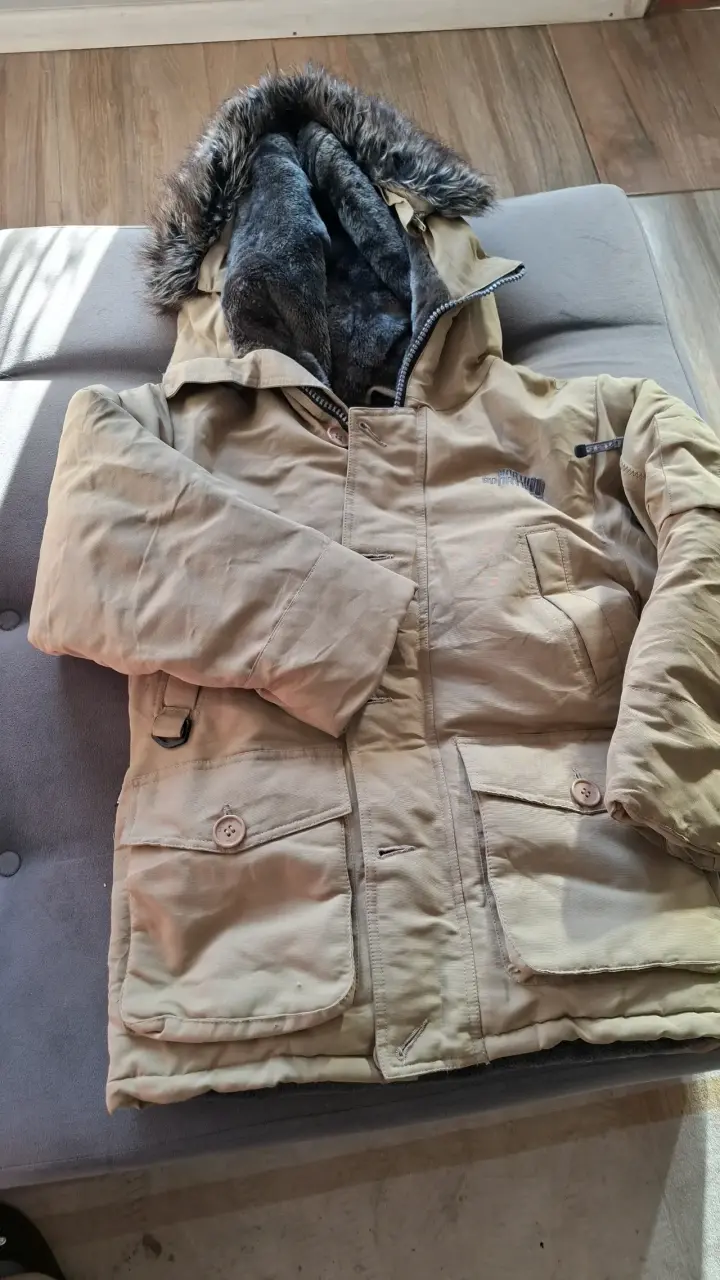 Parka beige con capucha de piel sintética - 2