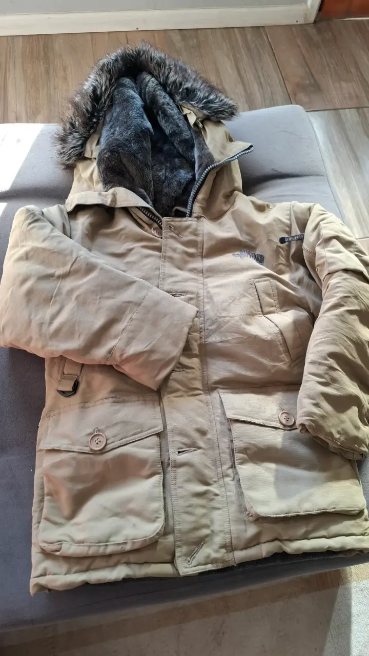 Parka beige con capucha de piel sintética - 3