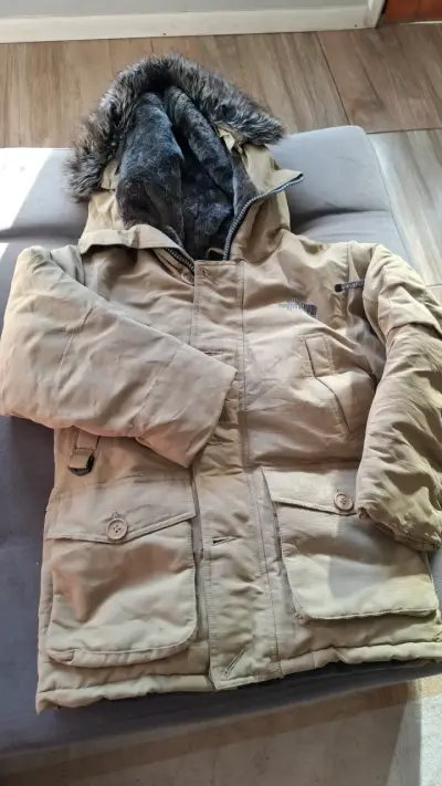 Parka beige con capucha de piel sintética - miniatura 3
