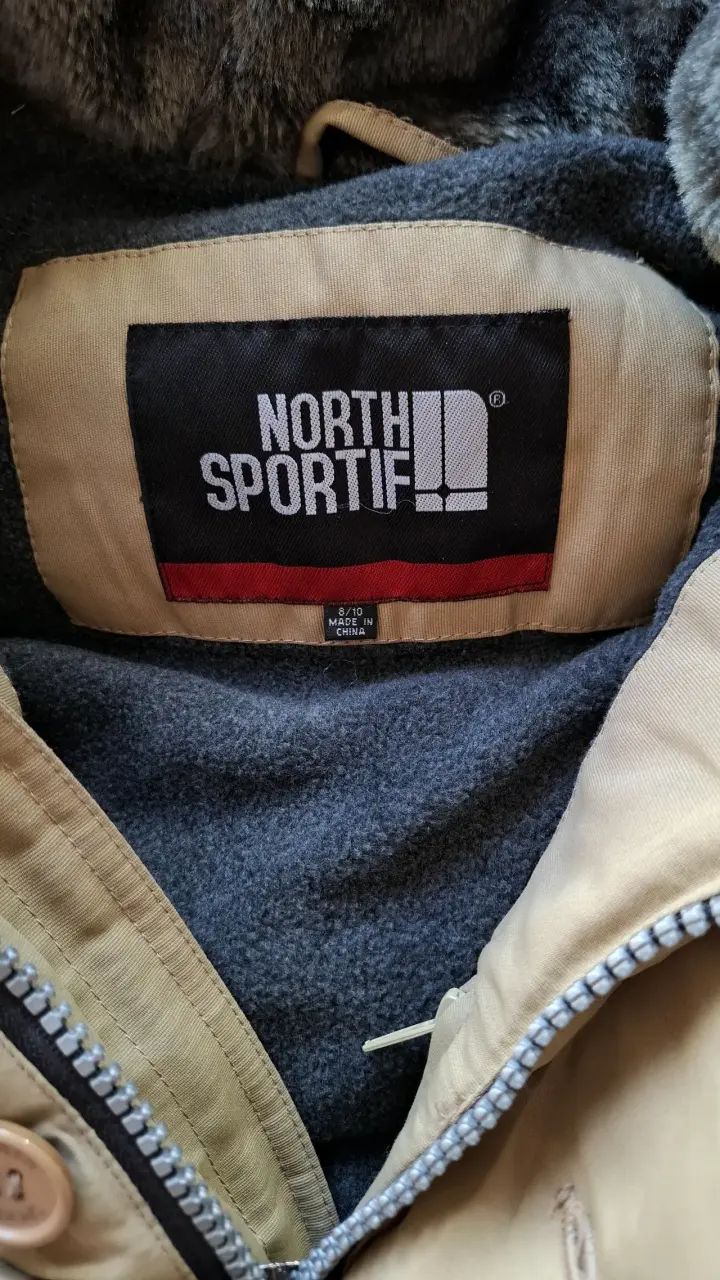 Parka beige con capucha de piel sintética - 4