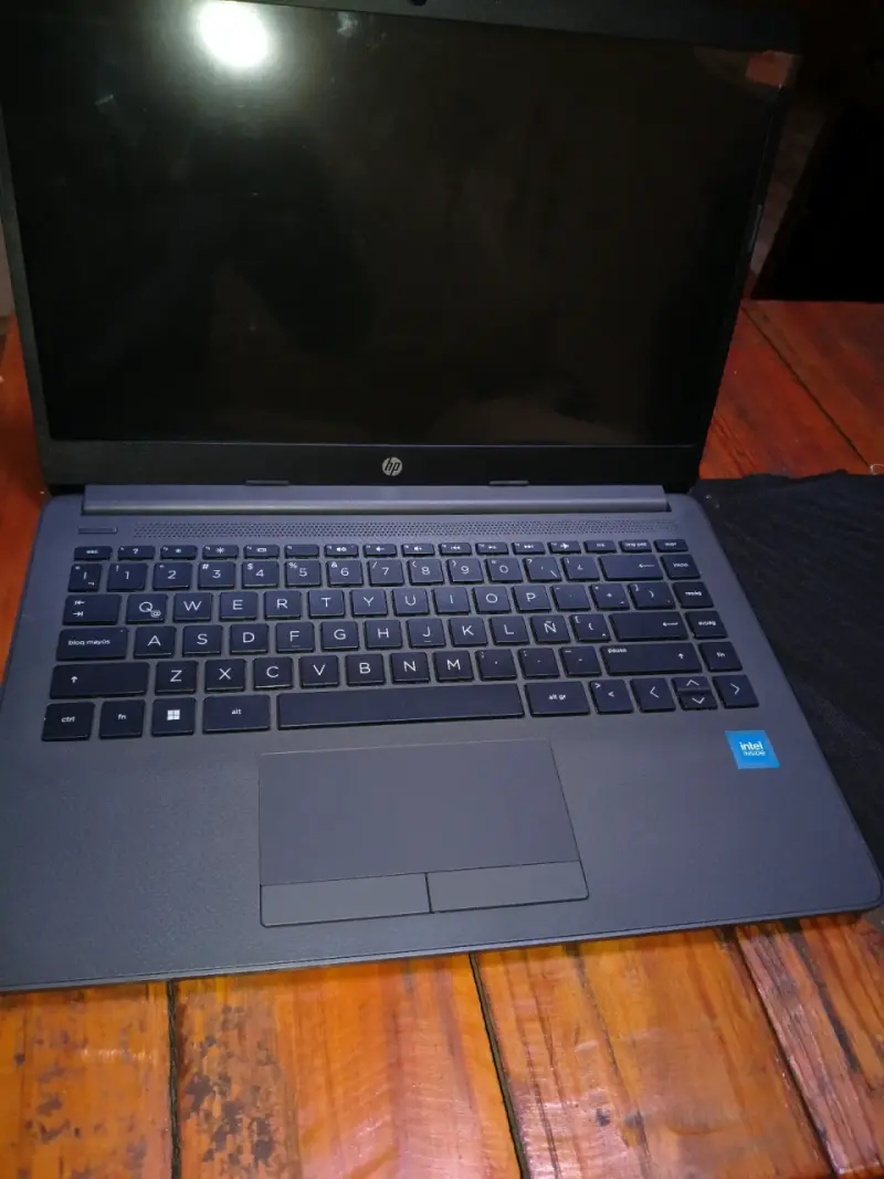 Laptop HP con pantalla de 15 pulgadas - 2