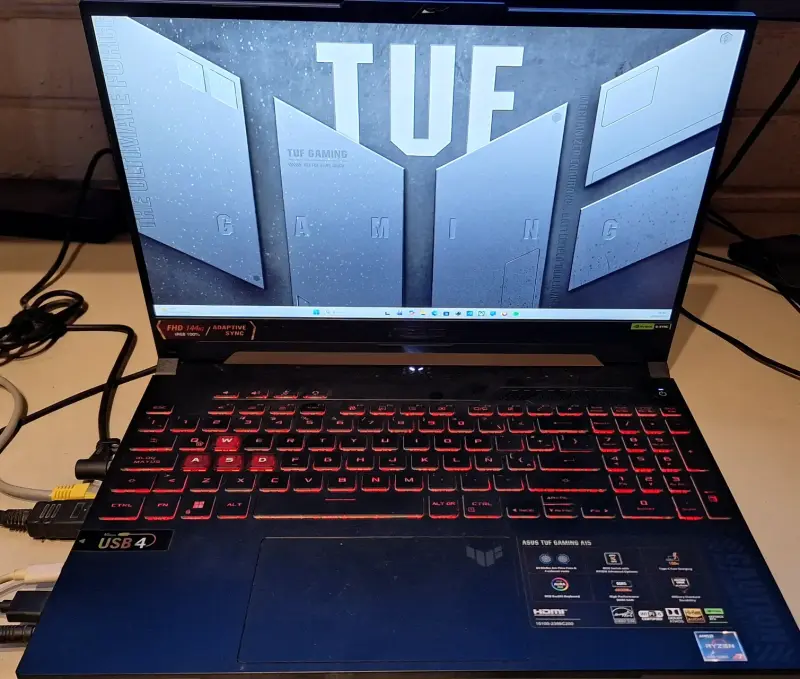 Laptop ASUS TUF Gaming A15 con pantalla FHD 144Hz