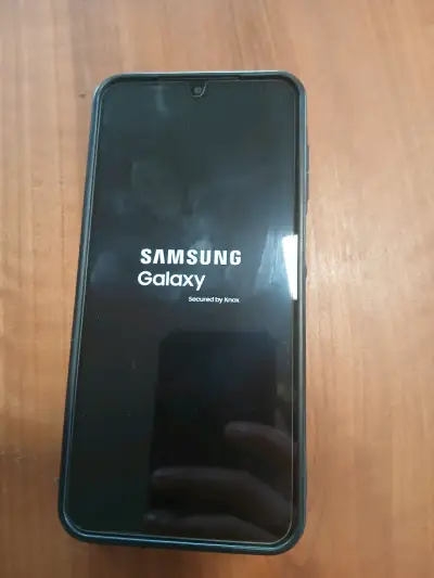Samsung Galaxy A17 5G en buen estado - miniatura 1