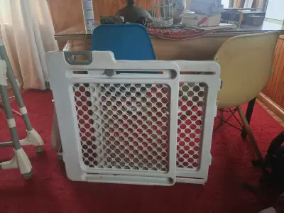 Reja de seguridad para niños ajustable - miniatura 1