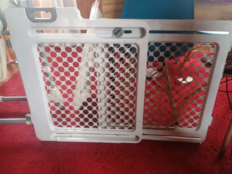 Reja de seguridad para niños ajustable - 2