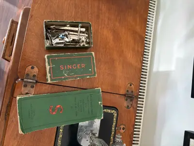Máquina de Coser Antigua Singer con Mueble - miniatura 4
