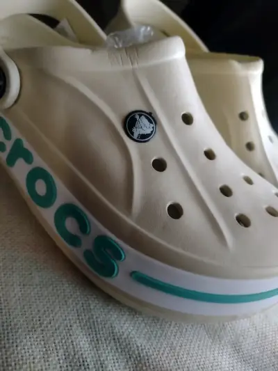Zuecos Crocs Classic Beige Unisex - miniatura 2