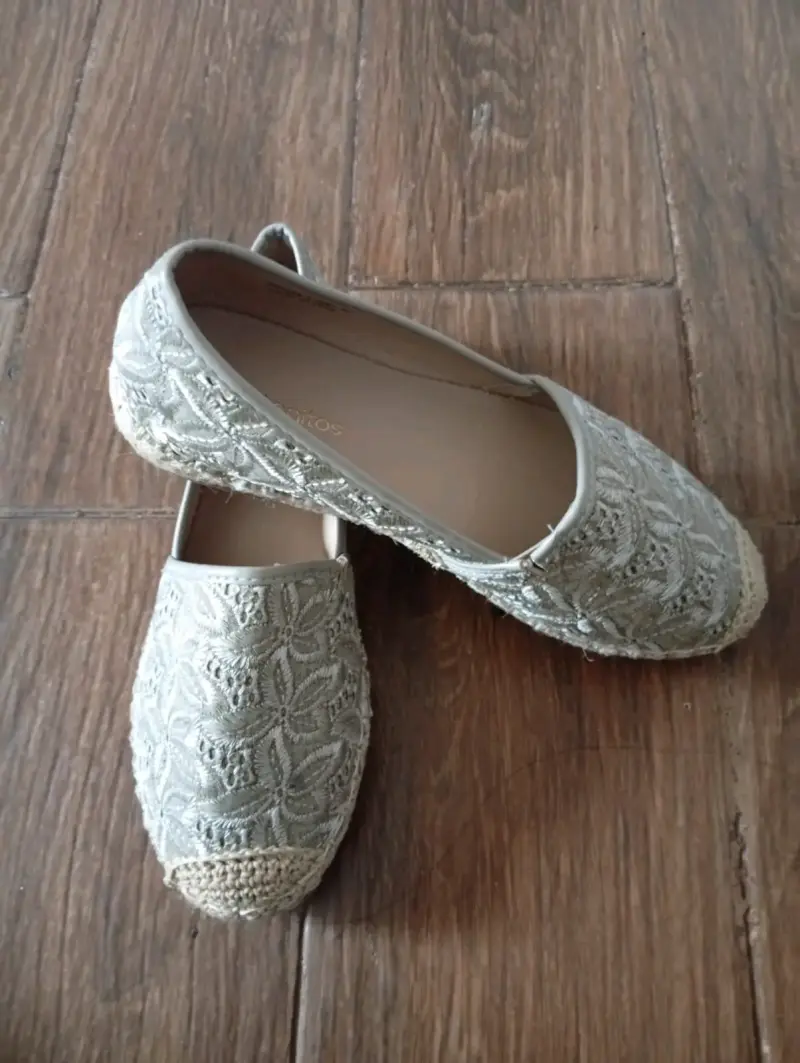 Alpargatas bordadas color gris para mujer - 3